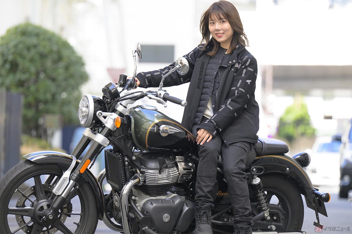 ロイヤルエンフィールド「Super Meteor 650」とバイク好き女優の小野木里奈さん