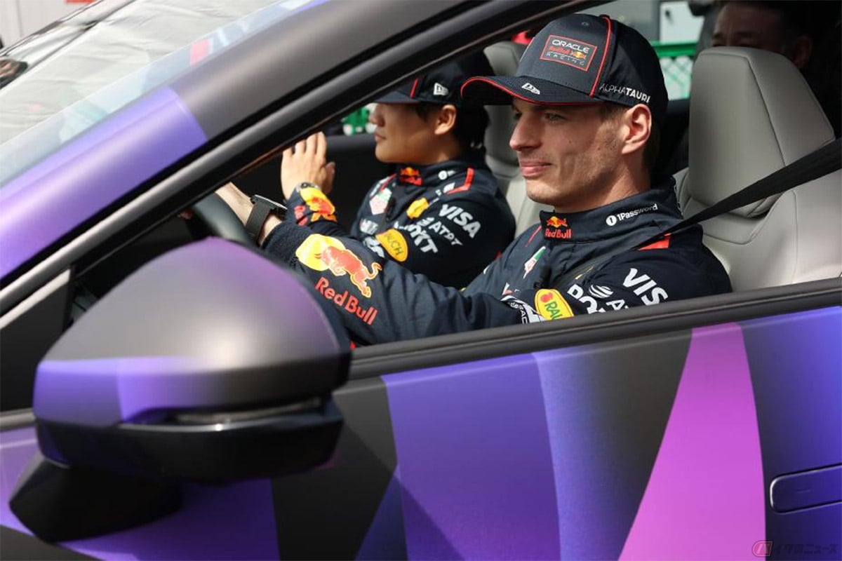 レッドブル・レーシング・ショーランX(東京)にホンダ 0 SUVが登場。マックス・フェルスタッペン(右)と角田裕毅が参加