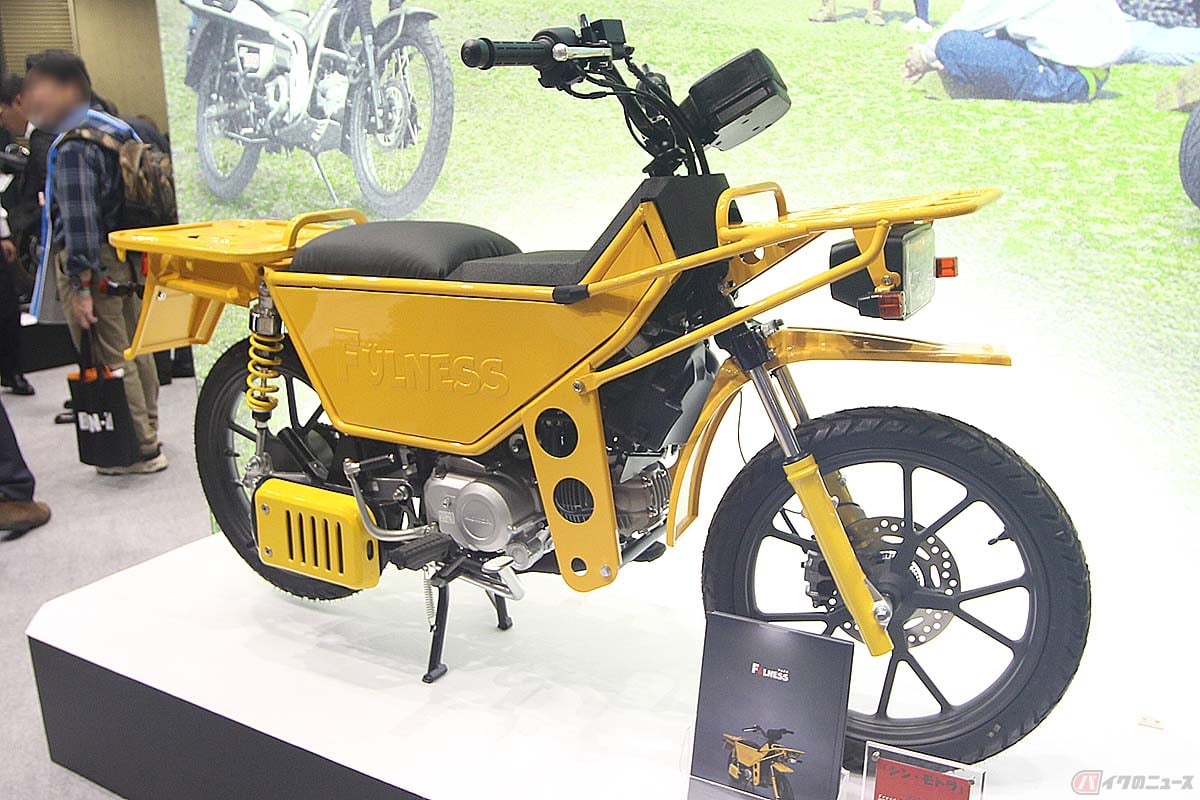 ホンダ「クロスカブ110」をベースにしたカスタムバイク「シン・モトラ」。1982年にホンダが発売した原付一種のレジャーバイク「モトラ」をイメージし製作されています