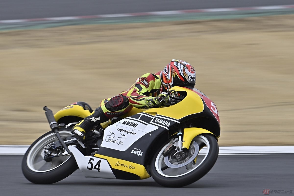 2025筑波ロードレース選手権シリーズ第1戦「S80」クラス決勝の様子。コーナリングスピードの高さも見どころのひとつです(写真:POP近藤)