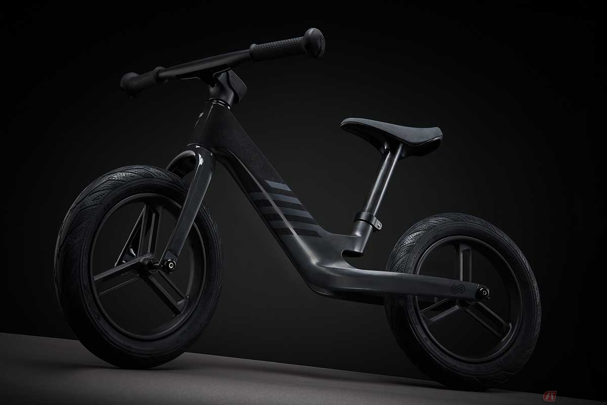 GIANT「Pre rCarbon」はリサイクル素材で作られたカーボンフレームとコンポーネントで構成され、環境負荷を大幅に軽減する取り組みとなっている