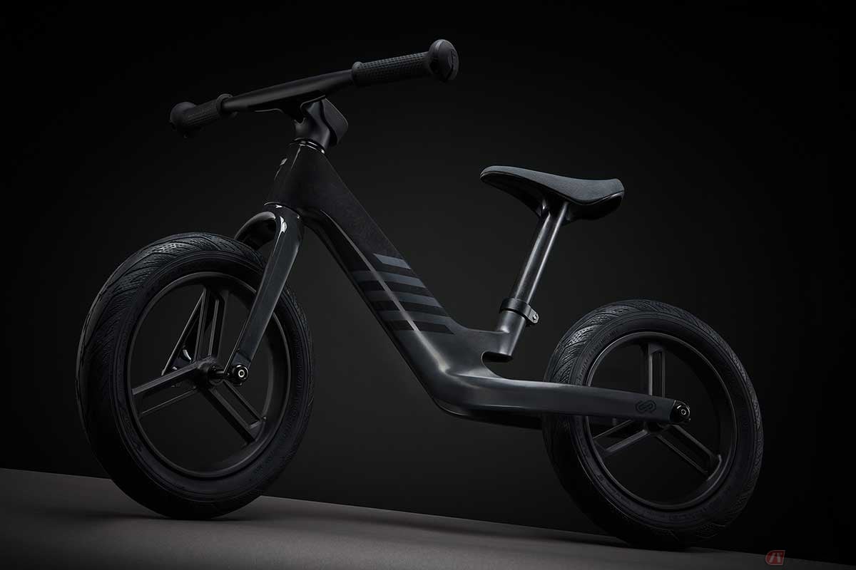 GIANT「Pre rCarbon」はリサイクル素材で作られたカーボンフレームとコンポーネントで構成され、環境負荷を大幅に軽減する取り組みとなっている