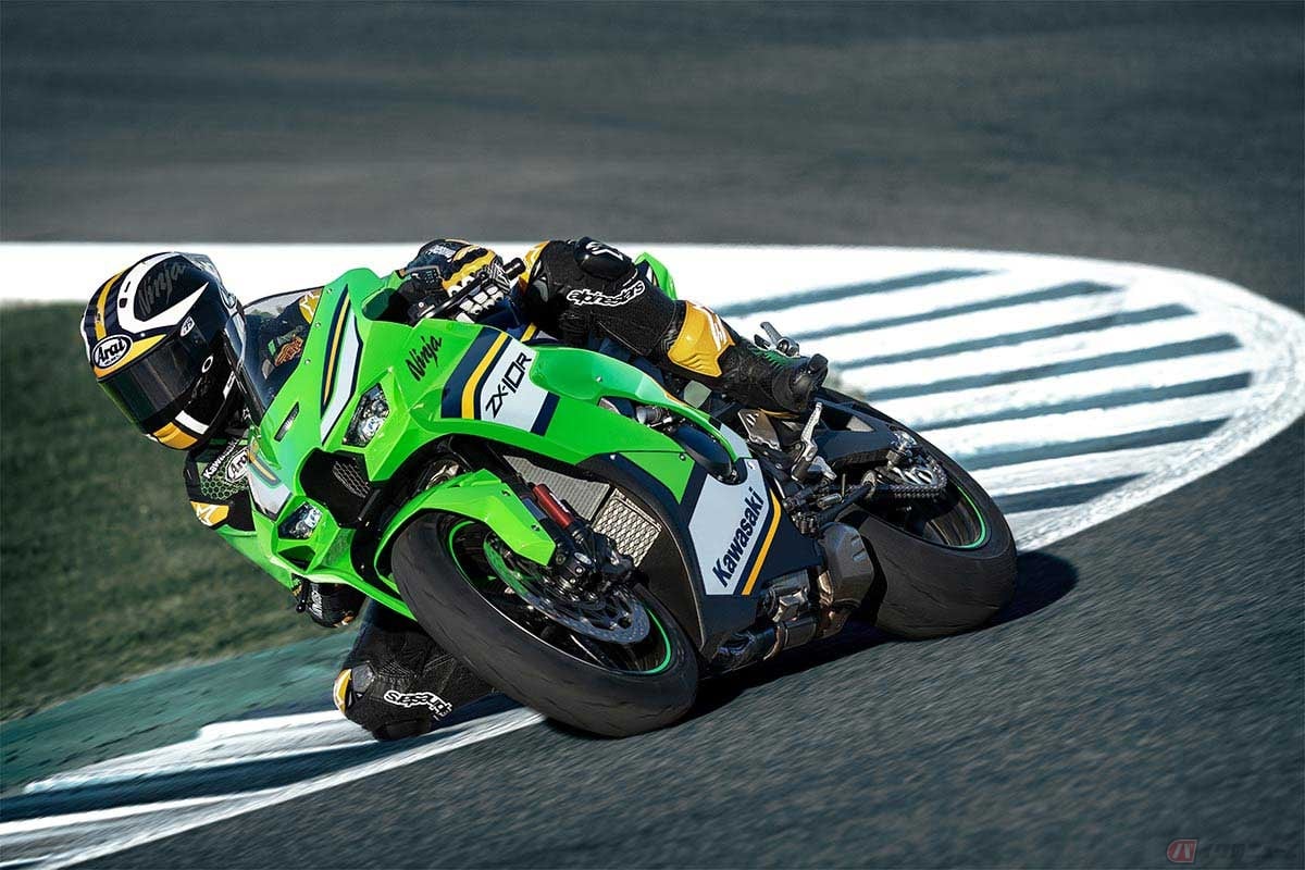 カワサキ「Ninja ZX-10R」は、現行国産車で平均ピストンスピードが最も速い24.2m/s。最高出力213ps/13,200rpm(ラムエア加圧時)、最大トルク11.7kgf・m/11,400rpm