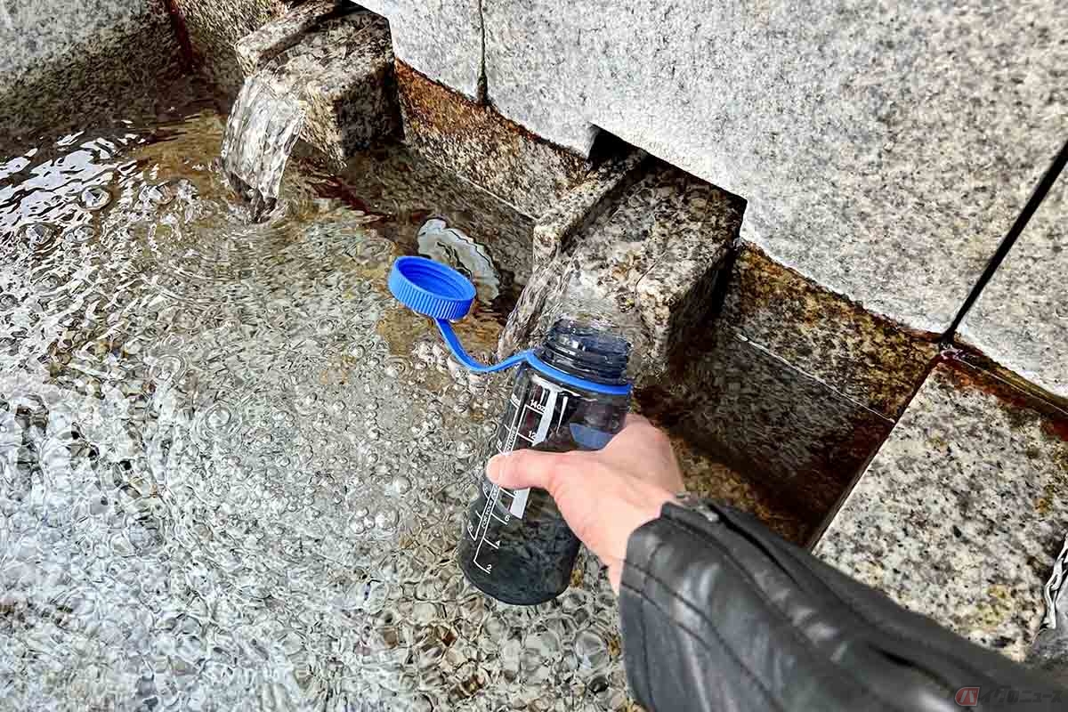 環境省が選定した「名水百選」に「秦野盆地湧水群」。その一つ「弘法の清水」に立ち寄り湧き水を調達。この水でコーヒーを楽しむ予定でしたが⋯⋯