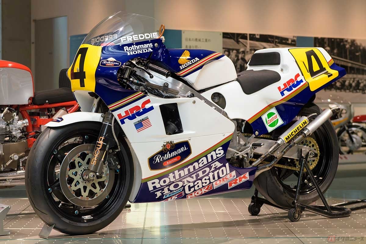 ロスマンズ・ホンダ初年度の1985年、フレディ・スペンサー選手が乗った「NSR500」。250クラスと合わせてWタイトルを獲得
