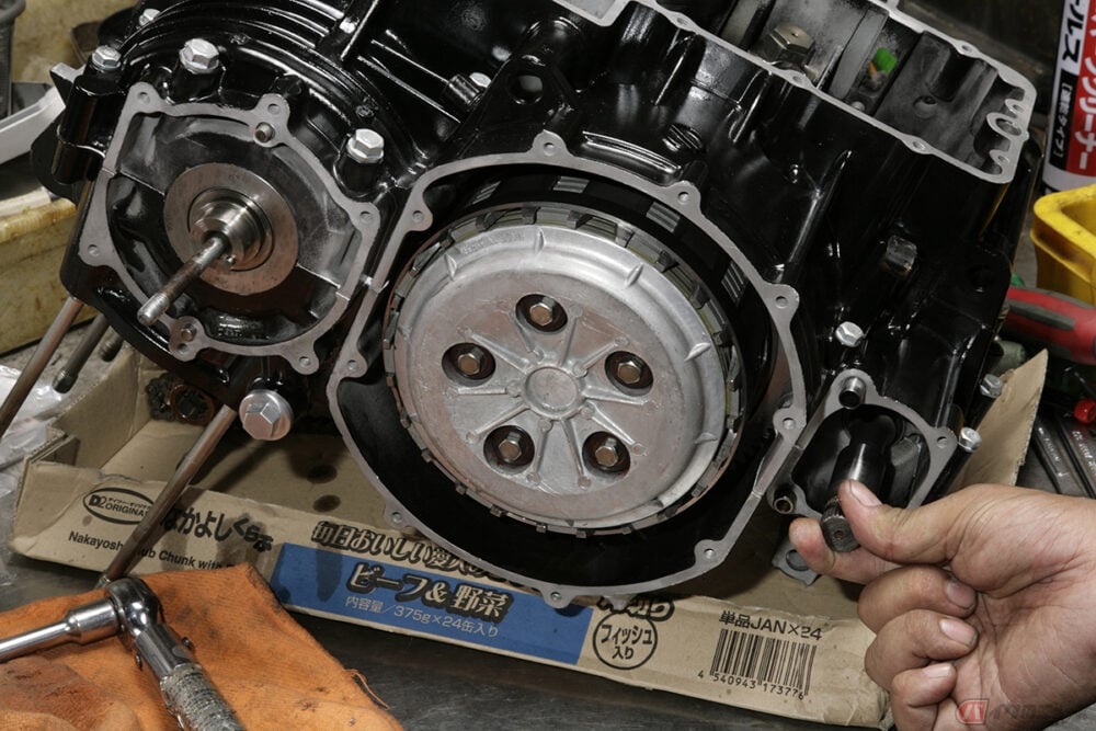 名車カワサキ「Z2」エンジン腰下組立完了間近!! 注意すべきポイントは