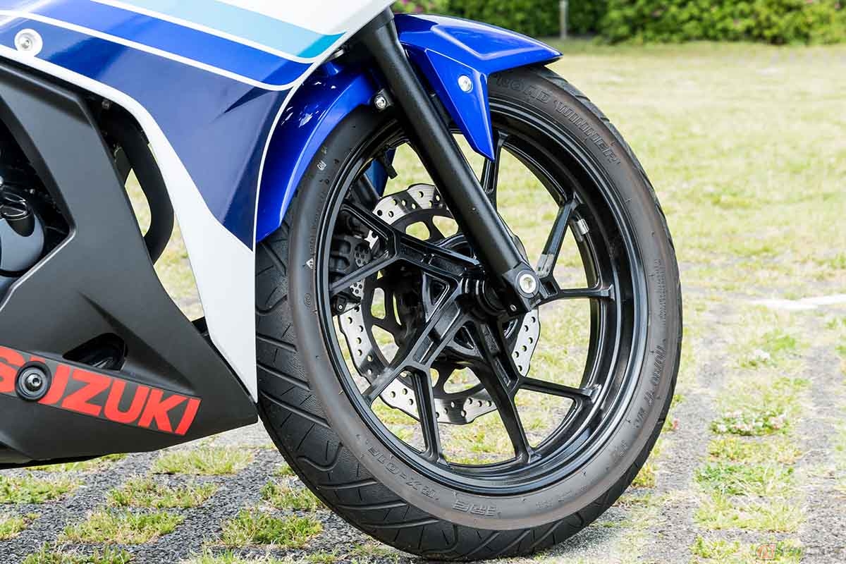 多くのロードスポーツモデルで純正採用されている「キャストホイール」。メーカーやモデルによって異なるデザインが採用されています