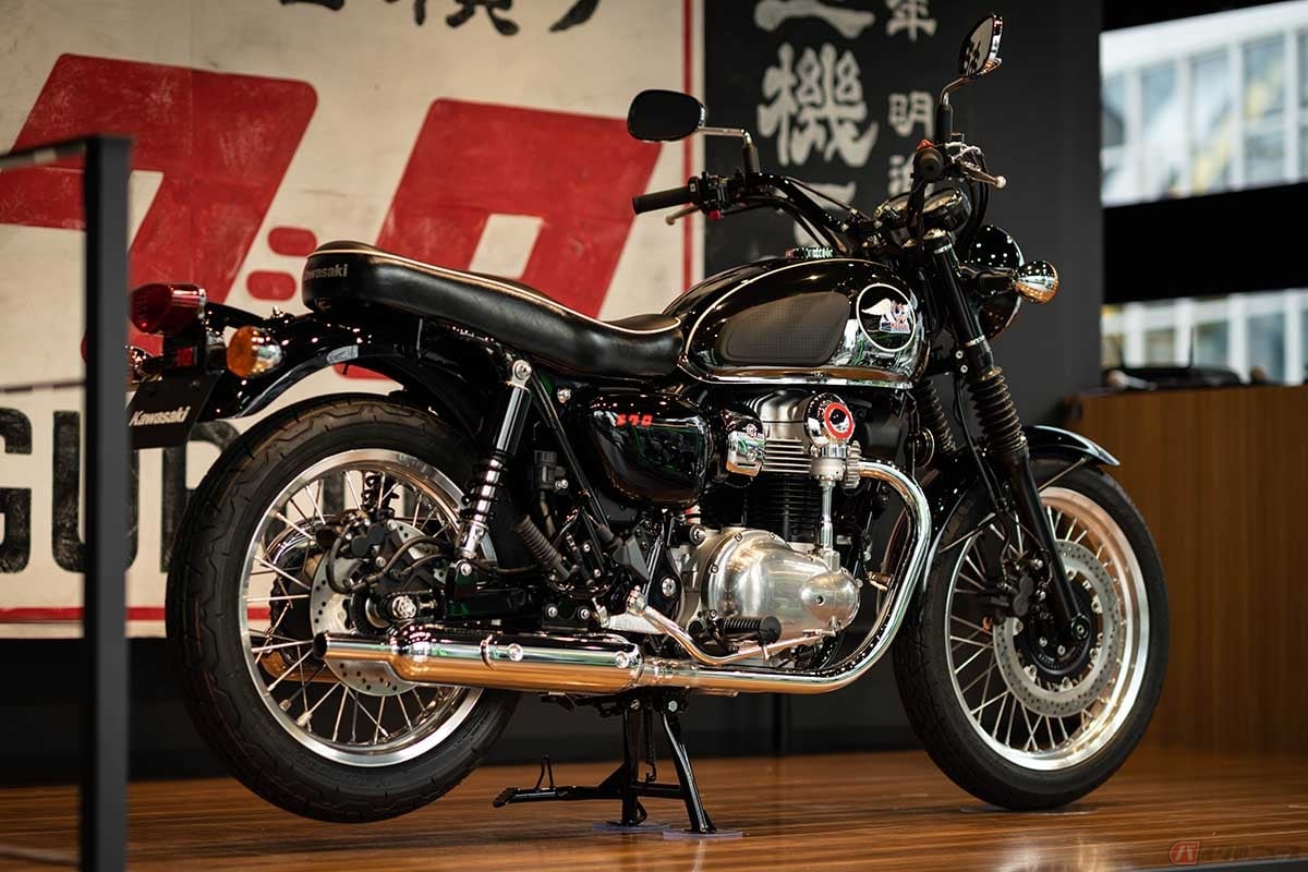 キャブトンタイプのマフラーを採用するカワサキ「メグロK3」