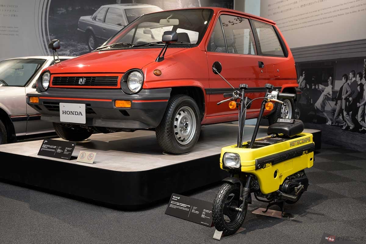 トールボーイデザインで大ヒットしたホンダ「シティ」と同時発売の「モトコンポ」は、シティのトランクにすっぽり収まる排気量50ccクラスの原付バイク
