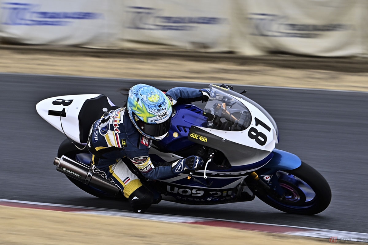 ホンダ「CBR250RR」勢が上位を占めるJP250クラスで、ヤマハ「YZF-R3」を駆り3位入賞を果たした中原美海選手（写真：POP近藤）