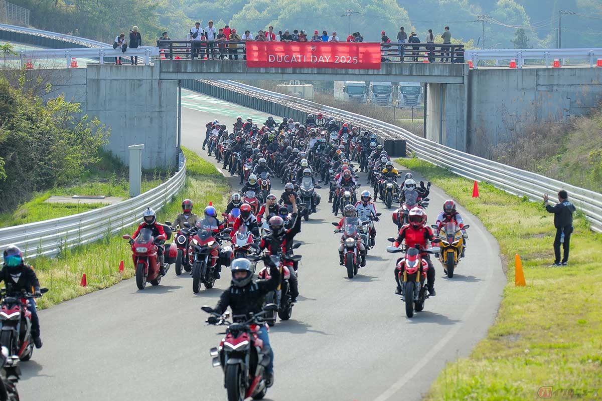 「DUCATI DAY」恒例となるパレードラン。今年は2グループに分けて実施。こちらも事前申し込みが必要なコンテンツです