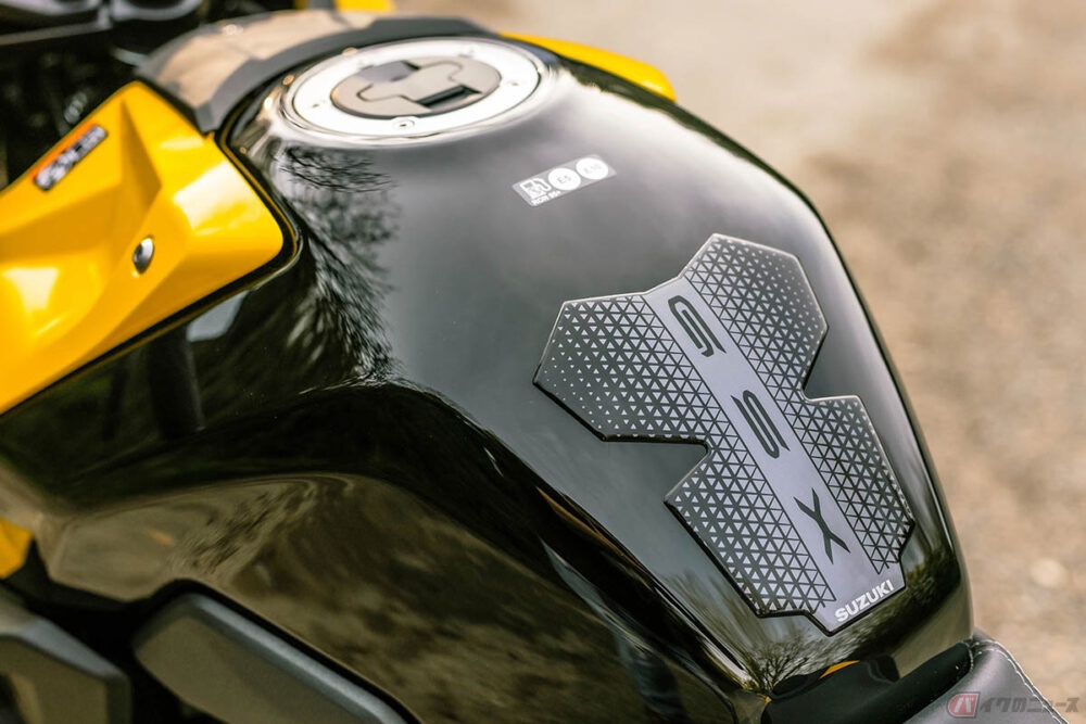 スズキのフルカウルスポーツは「黄色」もよく似合う!? 「GSX-8R」の
