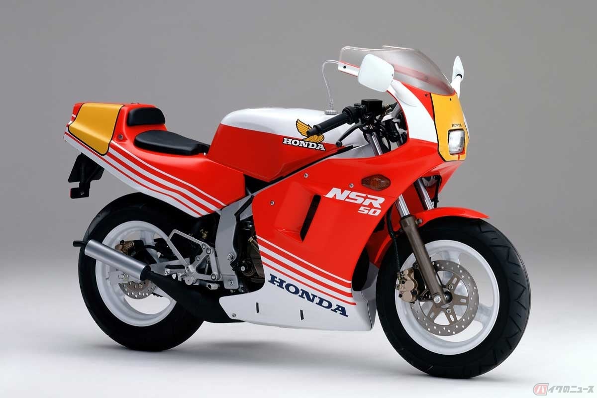 ホンダのミニレプリカ「NSR50」(1987年型)は、水冷2ストローク単気筒エンジンで最高出力7.2ps/10000rpm、最大トルク0.65kg-m/7500rpmを発揮した