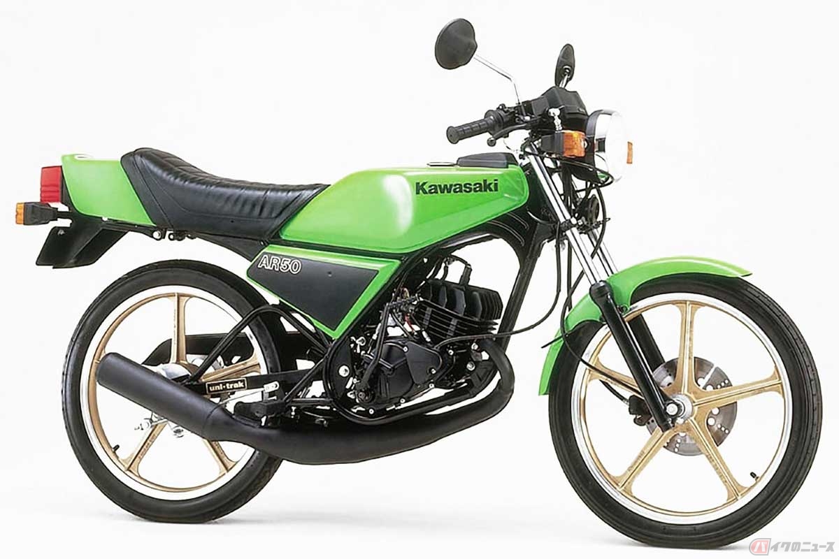 カワサキ「AR50」（1981年型）は空冷2ストローク単気筒エンジンで最高出力7.2ps／8000rpm、最大トルク0.62kg-m／8000rpmを発揮した