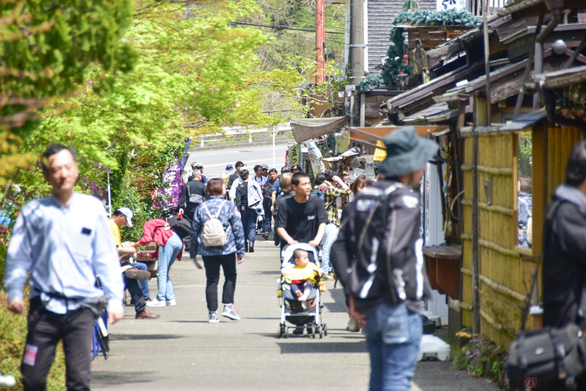 宮ヶ瀬湖畔園地にある水の郷商店街には古民家を改装した飲食店がズラリと軒を連ねている