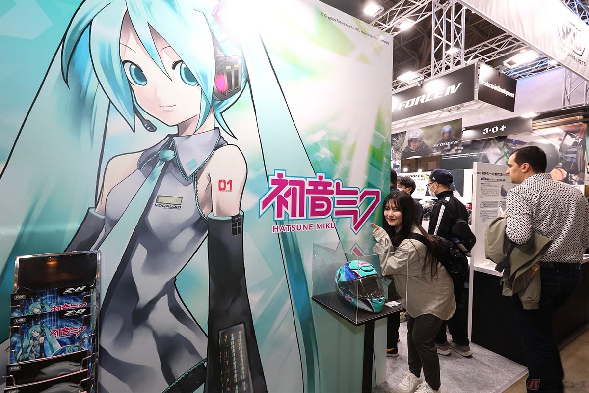 ヘルメットメーカーSHOEIと伝説的なボーカロイド『初音ミク』がコラボしたZ-8は、マニアには垂涎もの