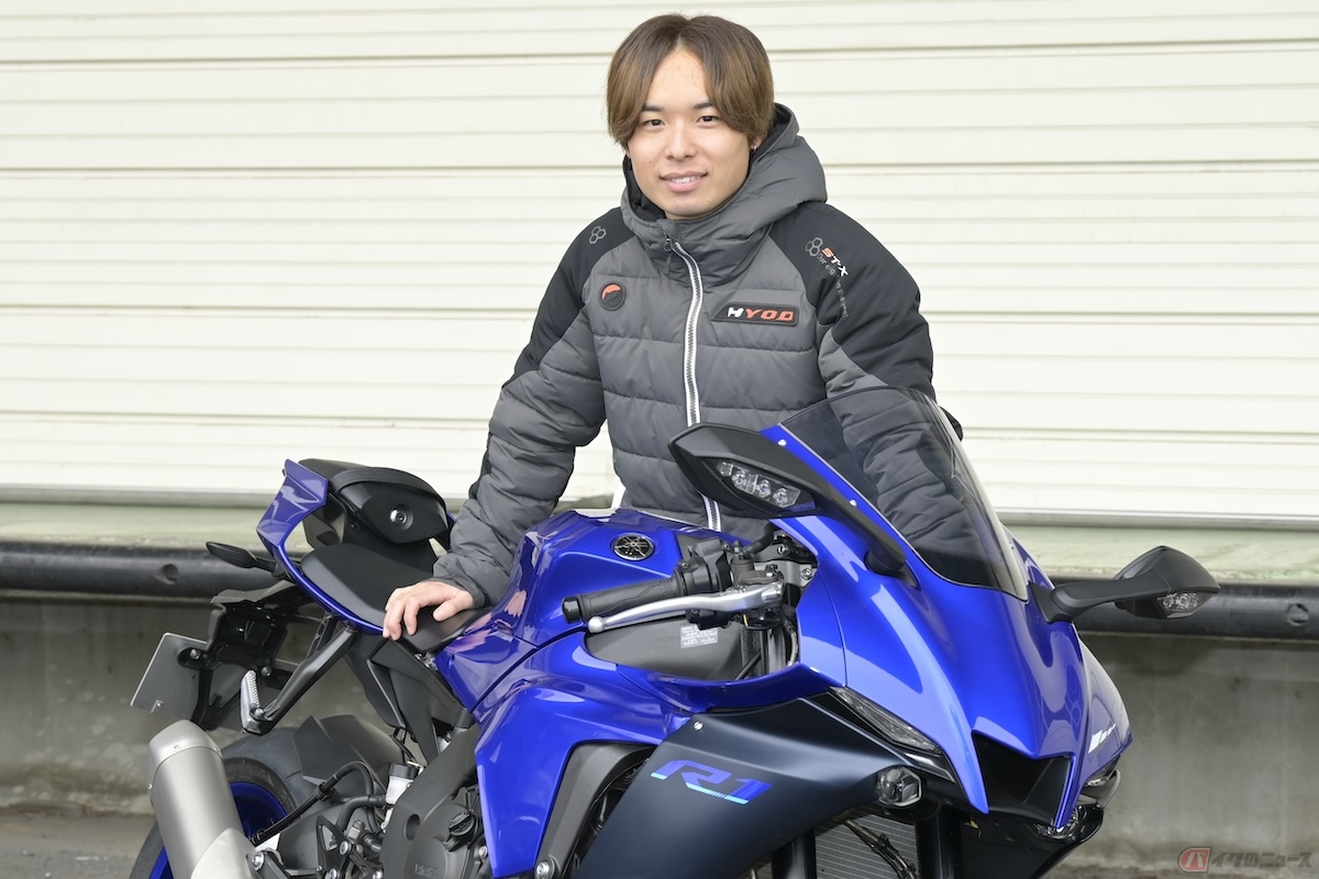 ヤマハ「YZF-R1」とレーシングライダーの石塚健選手