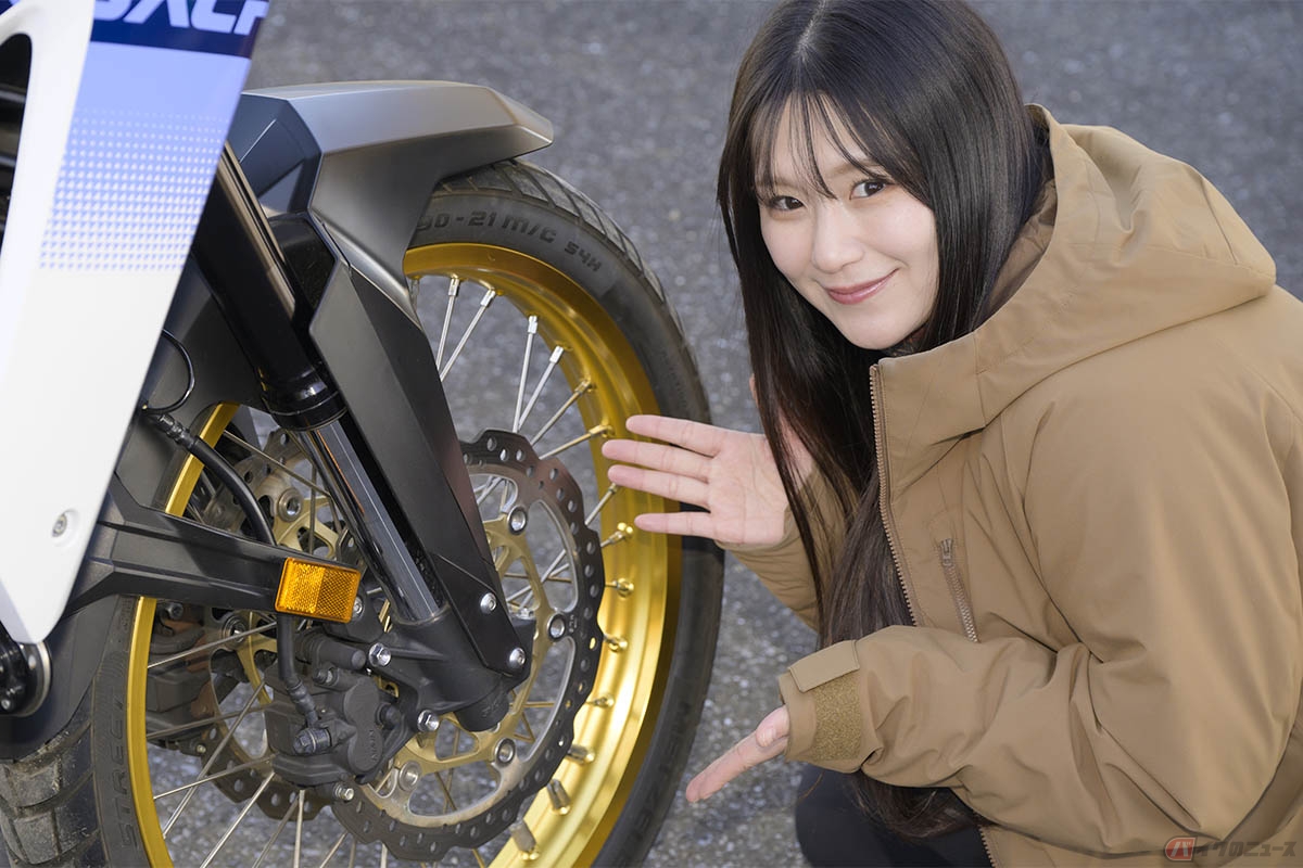 フロントフォークは前輪を支えながら、路面から伝わる衝撃をクッションのように吸収することで、走行時の乗り心地や快適性を高める役割を担っている