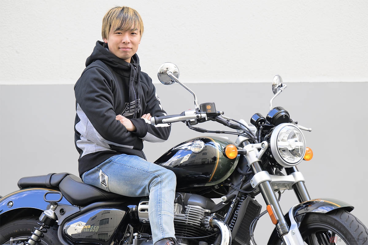 ロイヤルエンフィールド「Super Meteor 650」と石塚健選手