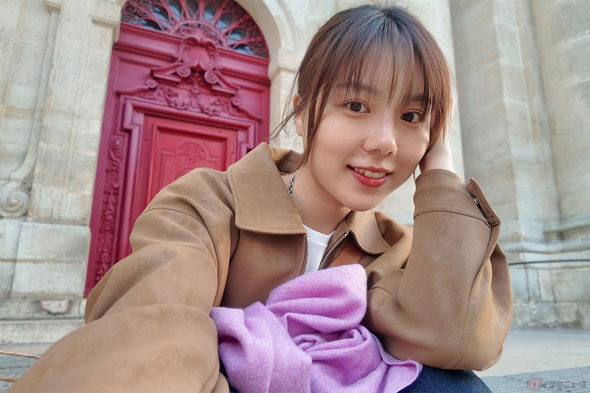 フランスの首都「パリ」での散歩を楽しむバイク好き女優の小野木里奈さん