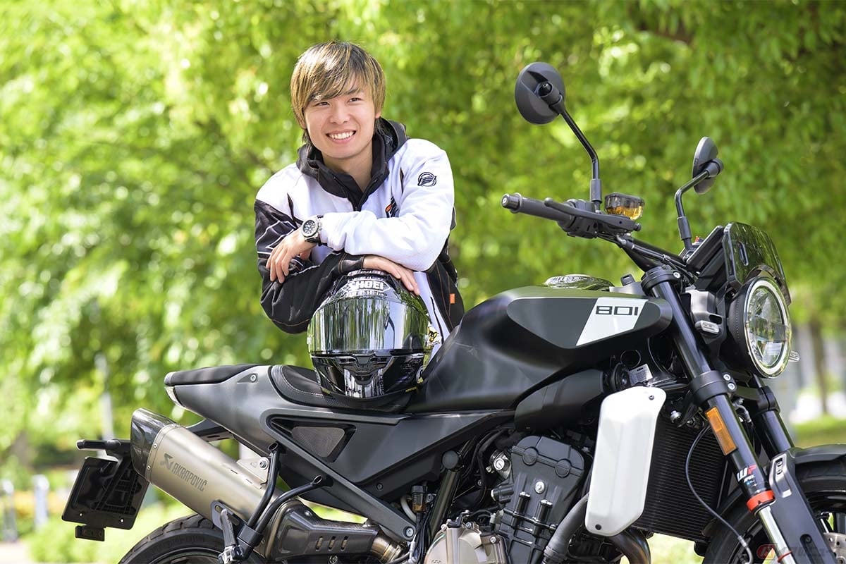 ハスクバーナ「スヴァルトピレン 801」とレーシングライダーの石塚健選手