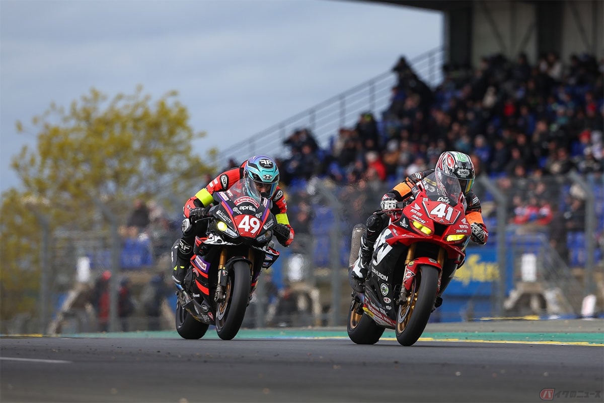 レース中、ル・マンブガッティサーキットを走行する石塚健選手