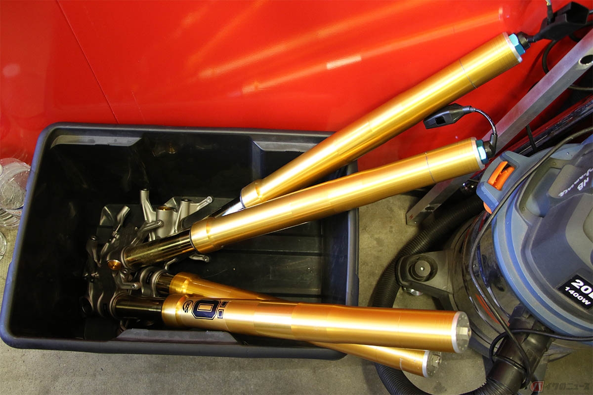 バイクの快適で安全な走行を楽しむためにも、フロントフォークを適切にメンテナンスし、常に良好な状態を維持することが大切