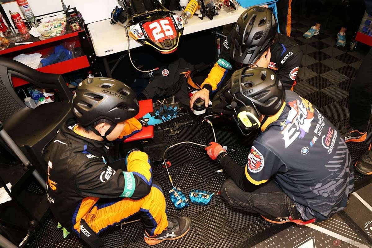 転倒しすぎて予備パーツが底をつく大ピンチ