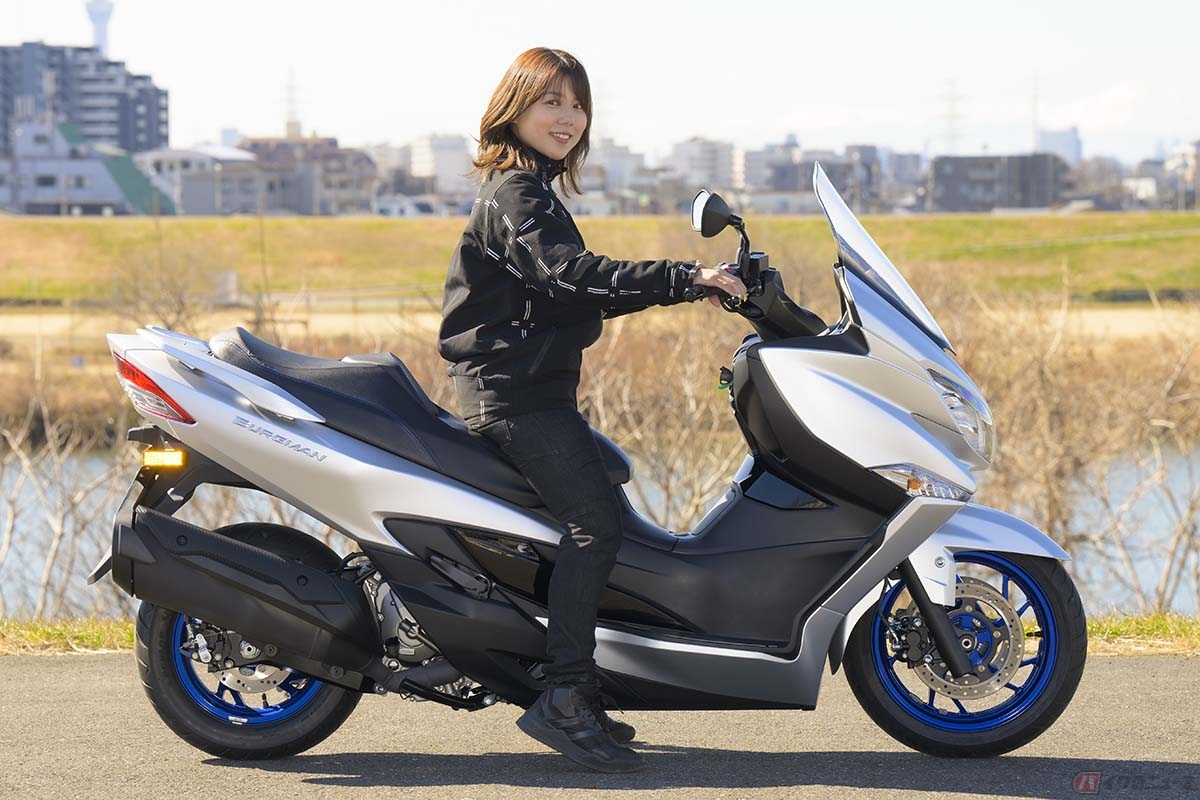 スズキ「バーグマン400」の足つき(身長160㎝)