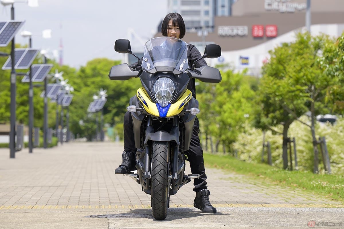 足を下ろした位置にステップがあるため停車時は慎重に