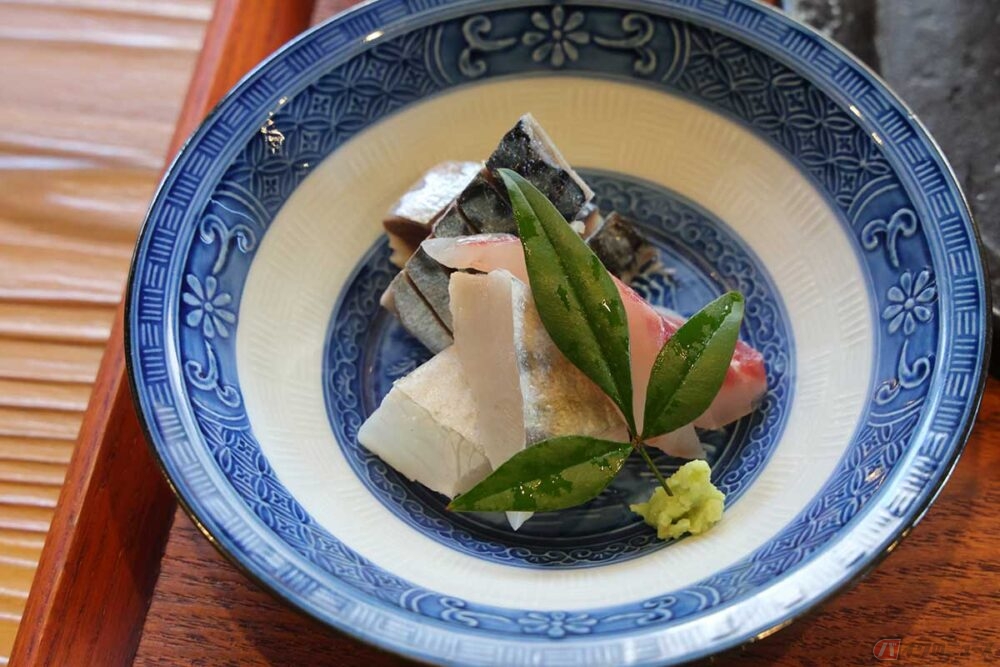 ひと口サイズで揚げてあるのは珍しい 美味しいアジフライを求めて走る