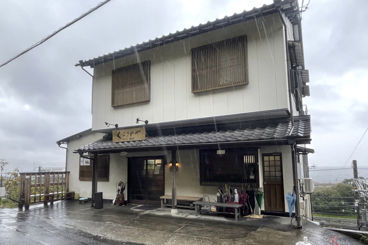 静岡県静岡市の由比にあるグルメスポット「くらさわや」。グルメを唸らせる桜えび料理を提供しています