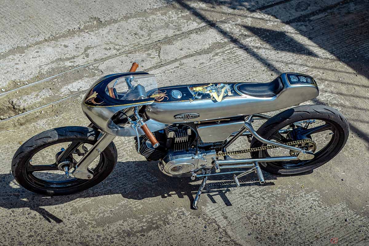 インドネシアのデザインスタジオ「raxe97ninetyseven」が製作したスズキ「A100」カスタム。インドネシア最大のカスタムショー「KUSTOM FEST 2024（カスタムフェスト）」でも高い評価を受けました
