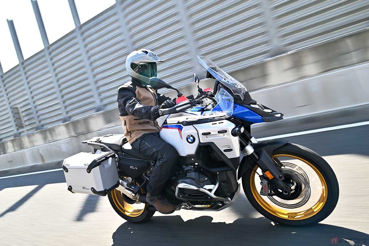 BMW Motorrad「R 1300 GS Adventure」ツーリングASA仕様に試乗する筆者(中村友彦)