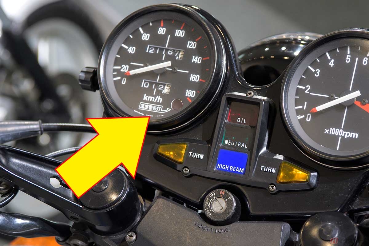 ホンダ「CB750F」(1979年型)のスピードメーター内に装備される速度警告灯