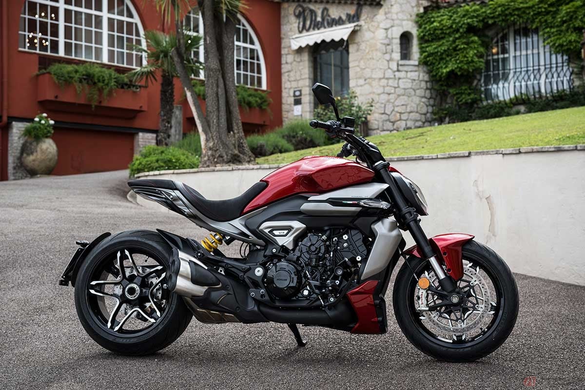 排気量1158ccのV4エンジンを搭載し、エレガントな「XDiavel」らしさに磨きをかけた「XDiavel V4」の価格(消費税10%込み)は333万5000円