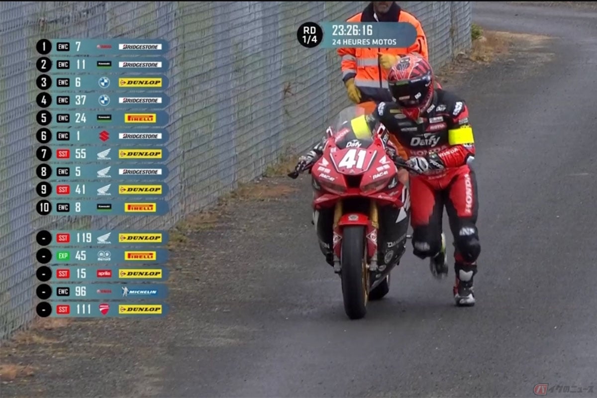 残り30分のアクシデントでマシンを押しているケビン選手