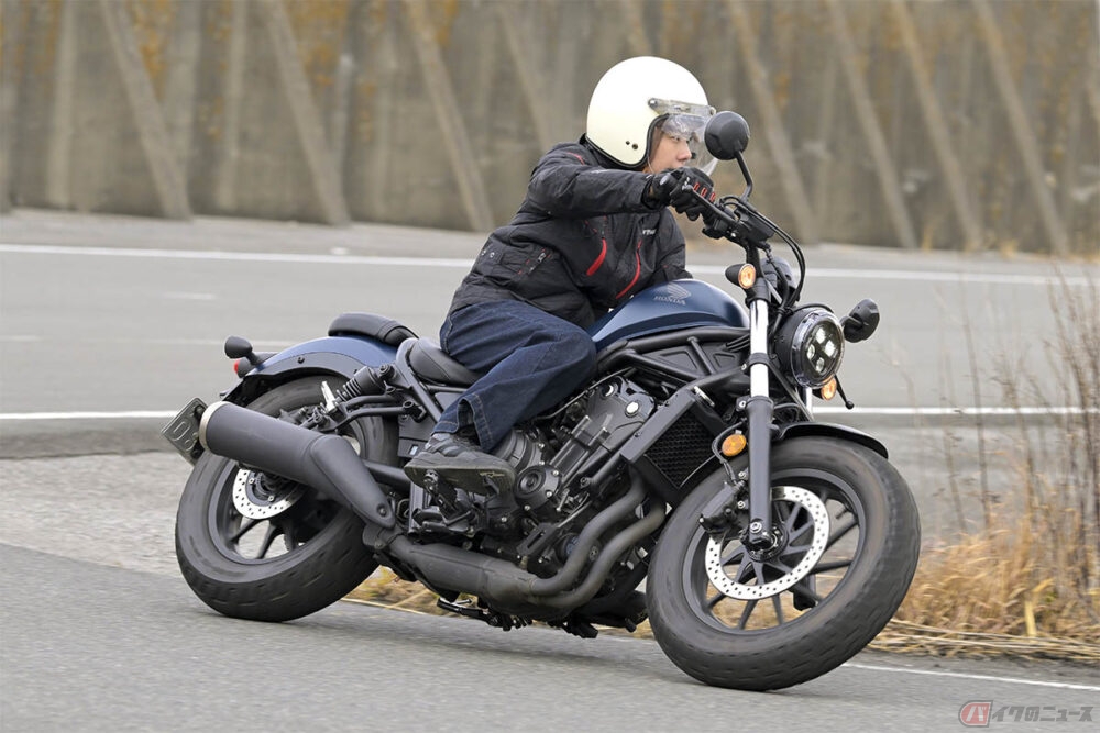 見た目は大型の大迫力！ 走りと操作性は中型の扱いやすさ！ ホンダ