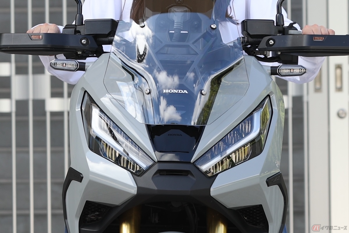 ホンダ ブラックバイク 二灯式ヘッドライト（元々の意味を知ってる 