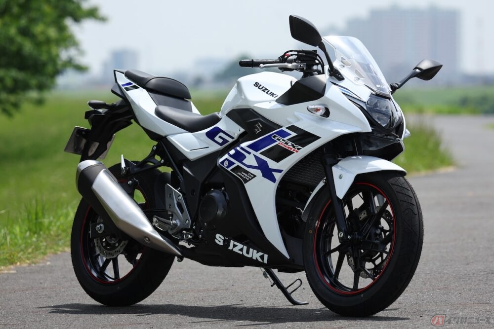 フルカウルなのに乗りやすい！ スズキ「GSX250R」はどんなライダーも