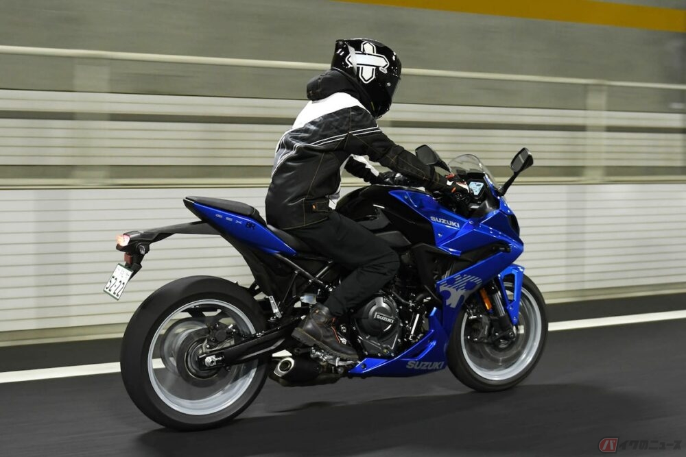 カッコ良くて遊べる理想のバイク！ スズキ「GSX-8R」に試乗 レーシング