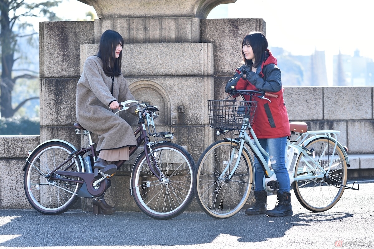 電動アシスト自転車はモペットと構造や形がとても似ていますが、ナンバープレートや運転免許などは不要