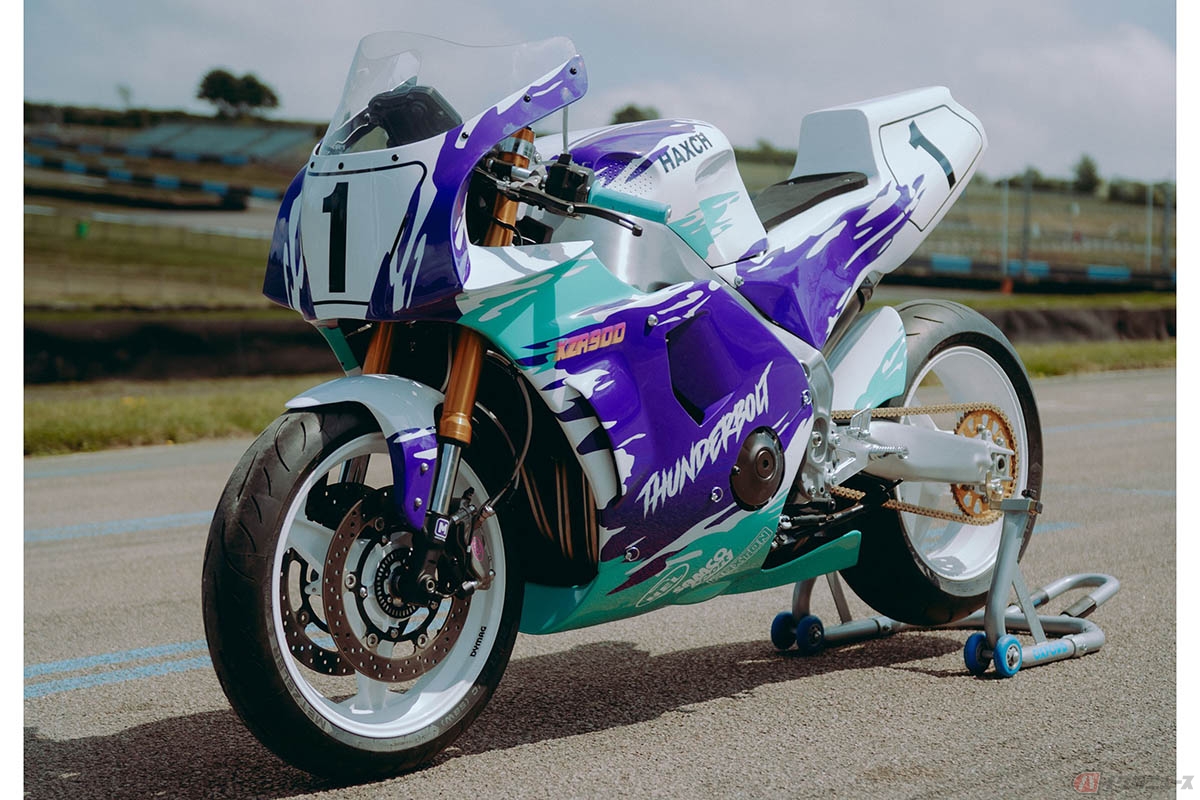 ヤマハ「XSR900」をベースに1990年代のレーシングマシン風にカスタムされた「XZR900 Thunderbolt」