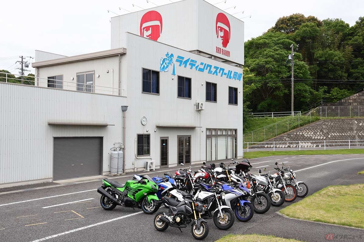 レッドバロンが運営する「ライディングスクール岡崎」で開催された、ユーズドバイクのメディア向け試乗会に参戦