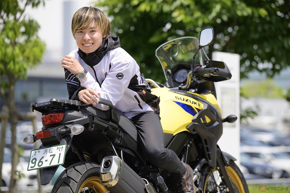 スズキ「Vストローム 650XT ABS」とレーシングライダーの石塚健選手