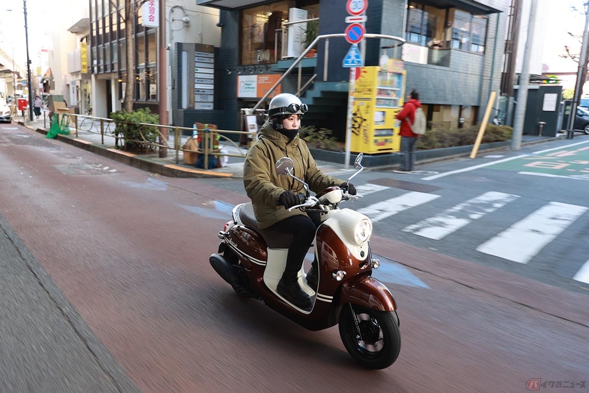 片側三車線以上の道路において原付は、通常の右折方法(いわゆる小回り右折)をすることはできない