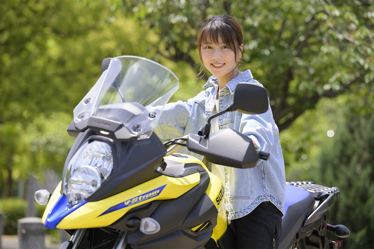 スズキ「Vストローム650XT」とバイク好き女優の小野木里奈さん