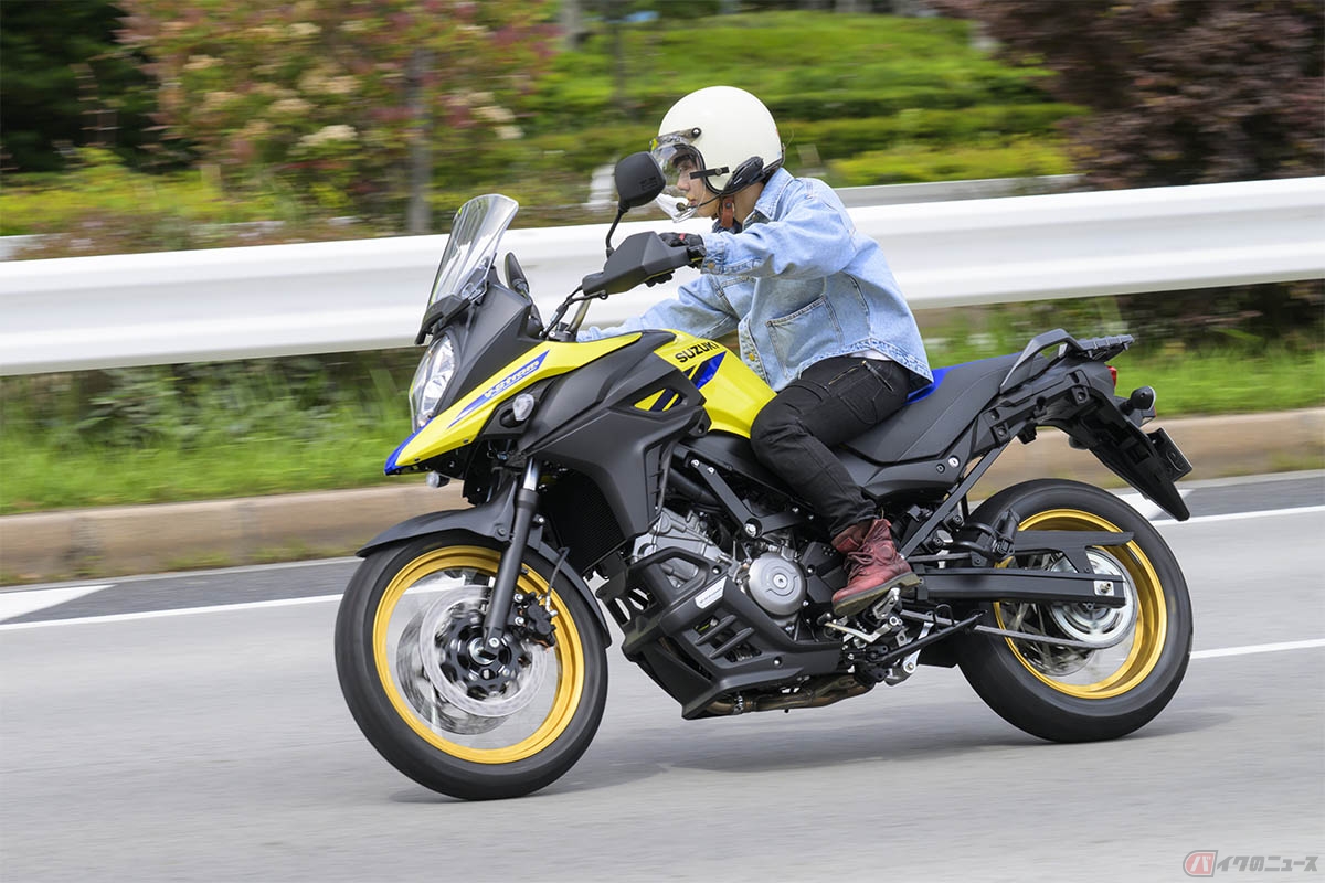 スズキ「Vストローム650XT」の走りを楽しむバイク好き女優の小野木里奈さん