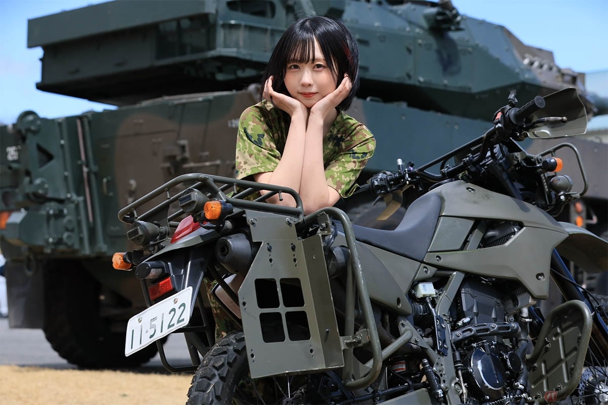 陸上自衛隊の相馬原駐屯地の第12偵察戦闘大隊、偵察中隊のオートバイ部隊が使用するカワサキ「KLX250」と夜道雪さん