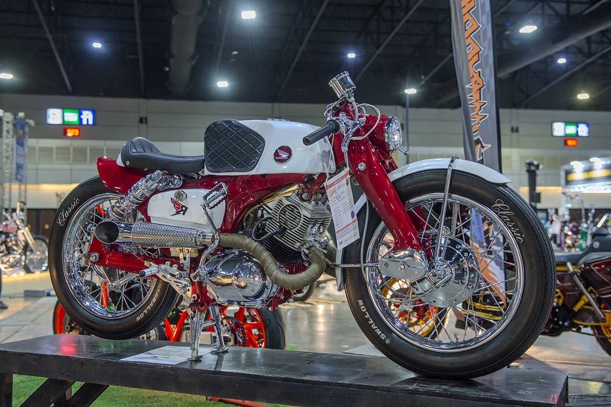 ホンダ初のCB「ベンリィCB92スーパースポーツ」をベースにしたカスタムバイク。純正の趣を残しつつ各部に手が加えられています